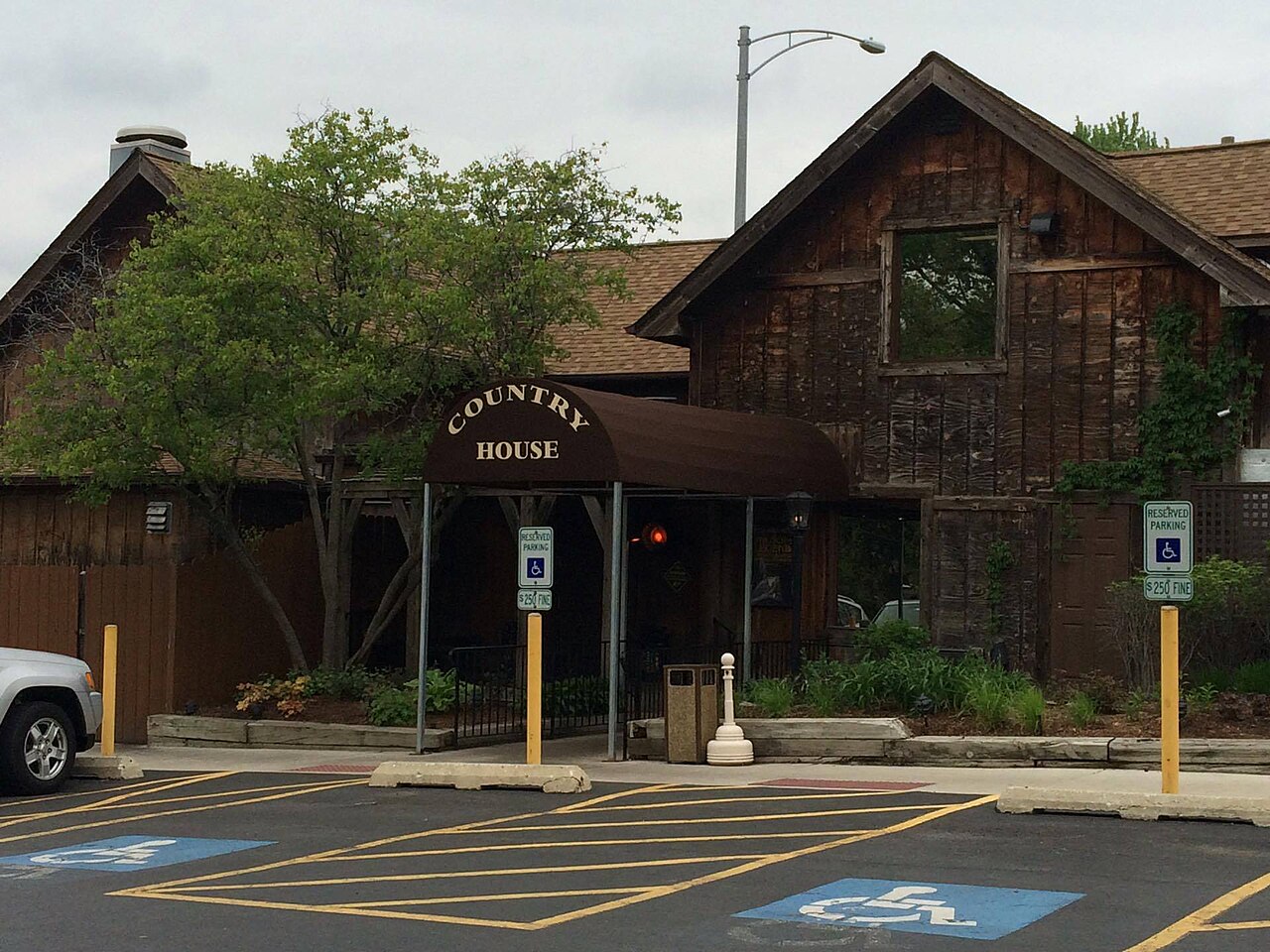 Country House of Clarendon Hills